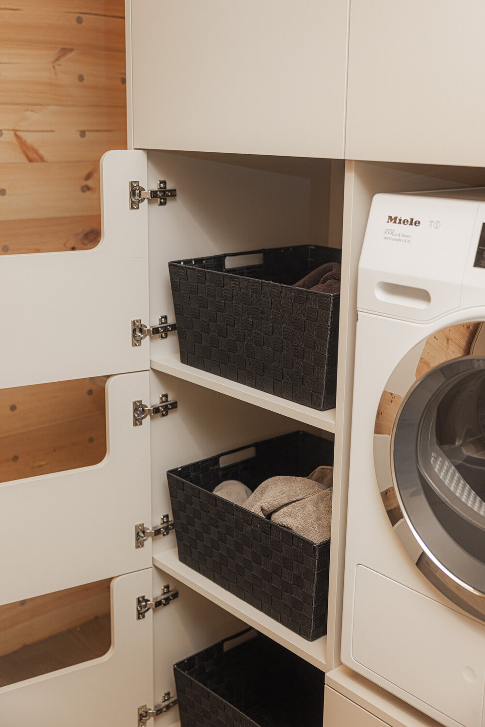 Hauswirtschafts-Schrank