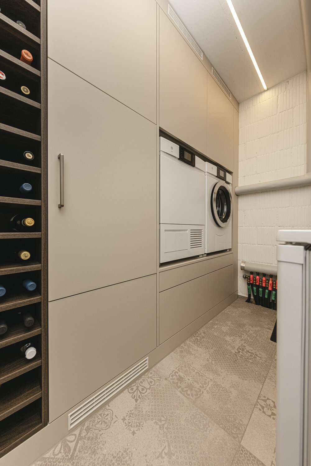 Hauswirtschafts-Schrank