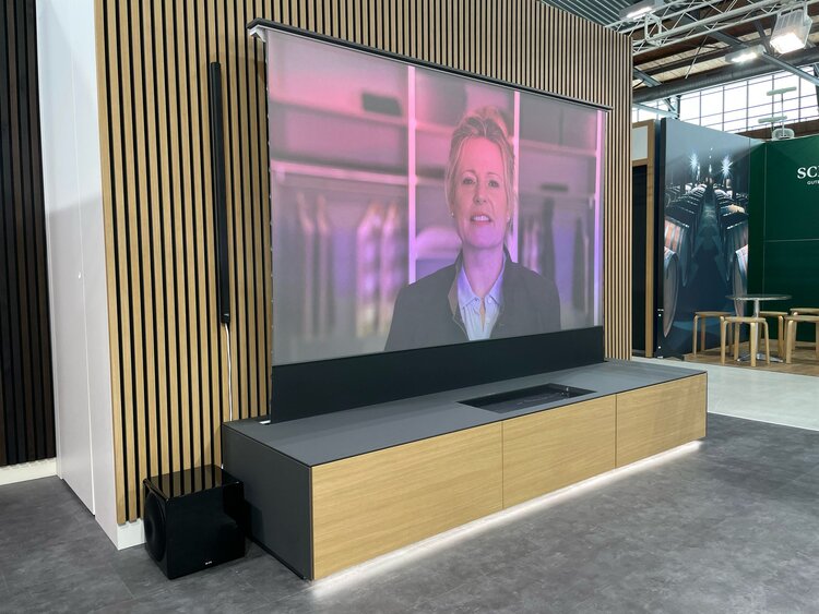 ​Entdecken Sie unsere Neuheit: das Beamer-Sideboard mit integrierter Leinwand