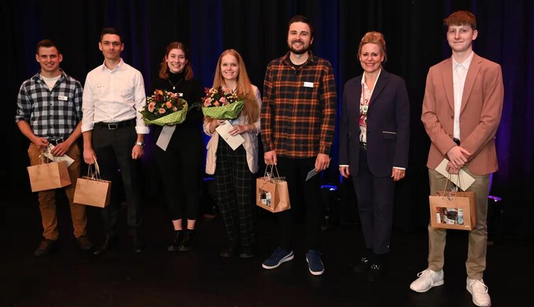 C&eacute;r&eacute;monie Breisacher &agrave; Alpnach Dorf. Environ 150 jeunes professionnels ont &eacute;t&eacute; honor&eacute;s pour leur bon dipl&ocirc;me.