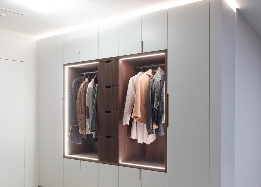 Garderobe mit Beleuchtung