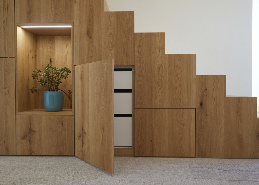 Einbauschrank unter Treppe